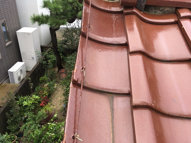 重さがある和型陶器瓦